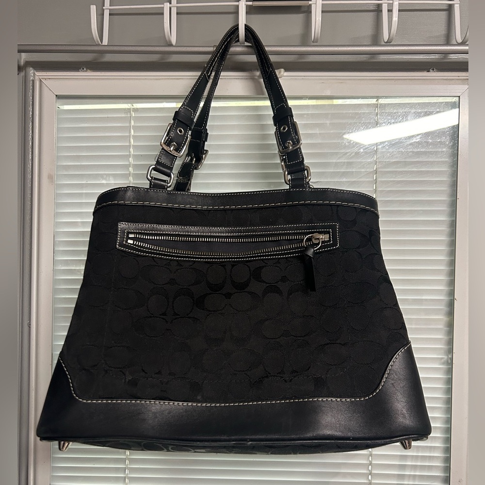 Coach shoulder bag

NOT FOR SALE
AT THIS TIME